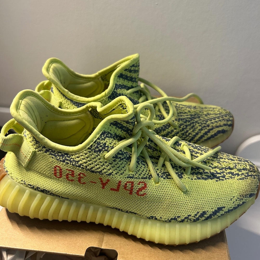 Yeezy Boost 350 V2 – Semi Frozen Yellow